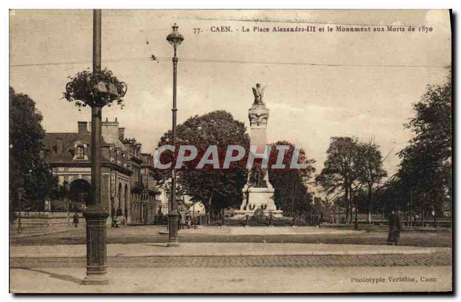 CPA Caen La Place Alexandre III et le monument aux morts de 1870