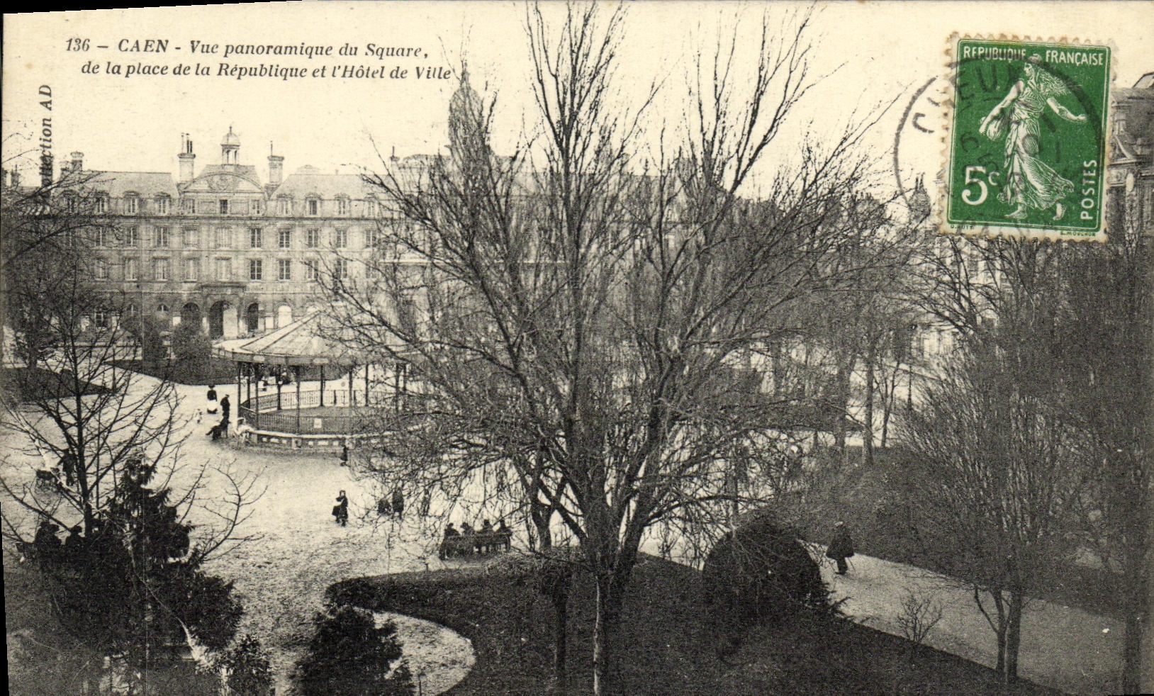 CPA Caen Vue Panoramique deu Square de la Place de la Republique et L Hotel de Ville