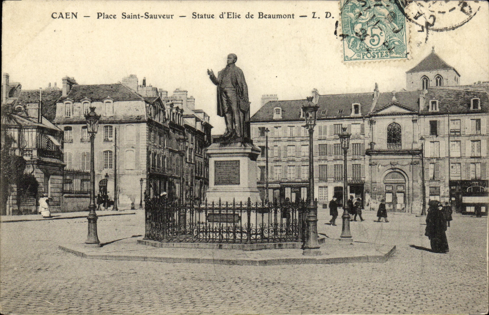 CPA Caen Place saint Sauveur Statue d Elie de Beaumont