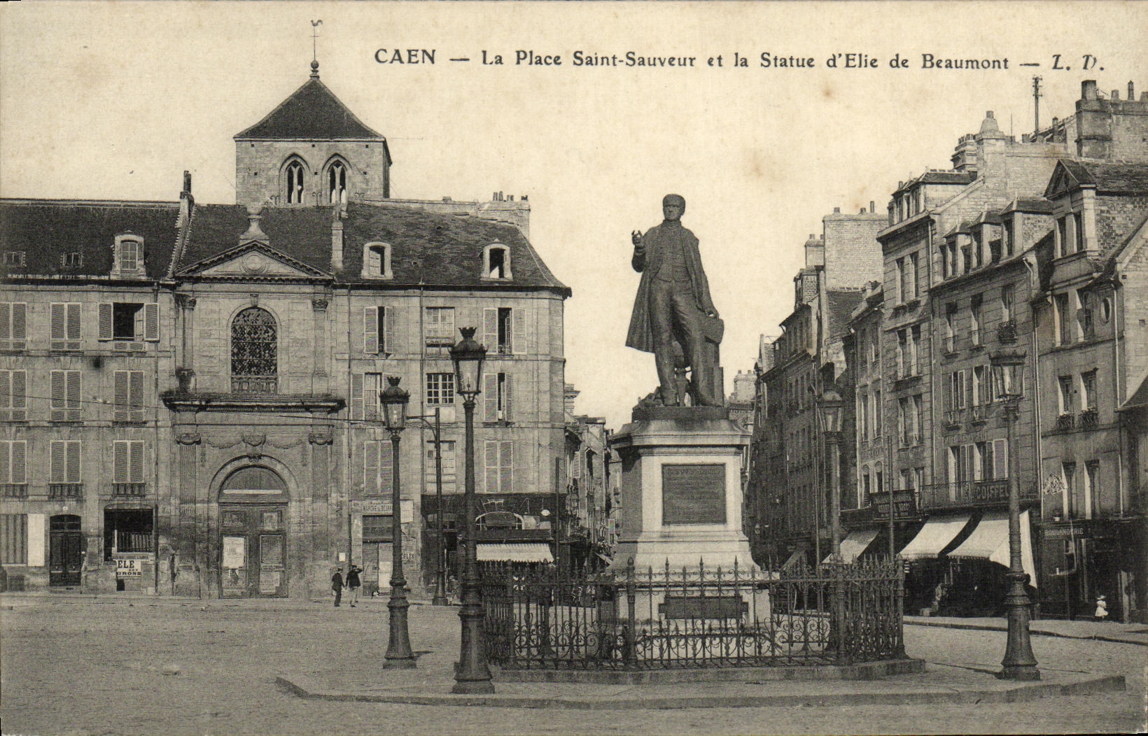 CPA Caen Place saint Sauveur Statue d Elie de Beaumont