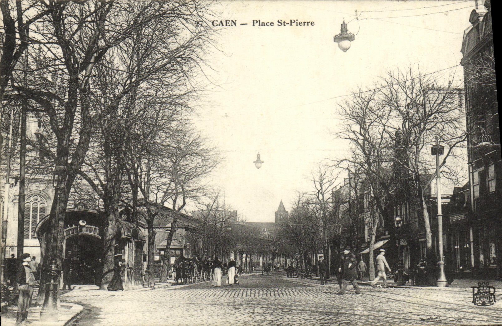 CAEN — Place St-Pierre — Éditeur J. BESSENE — n° 27