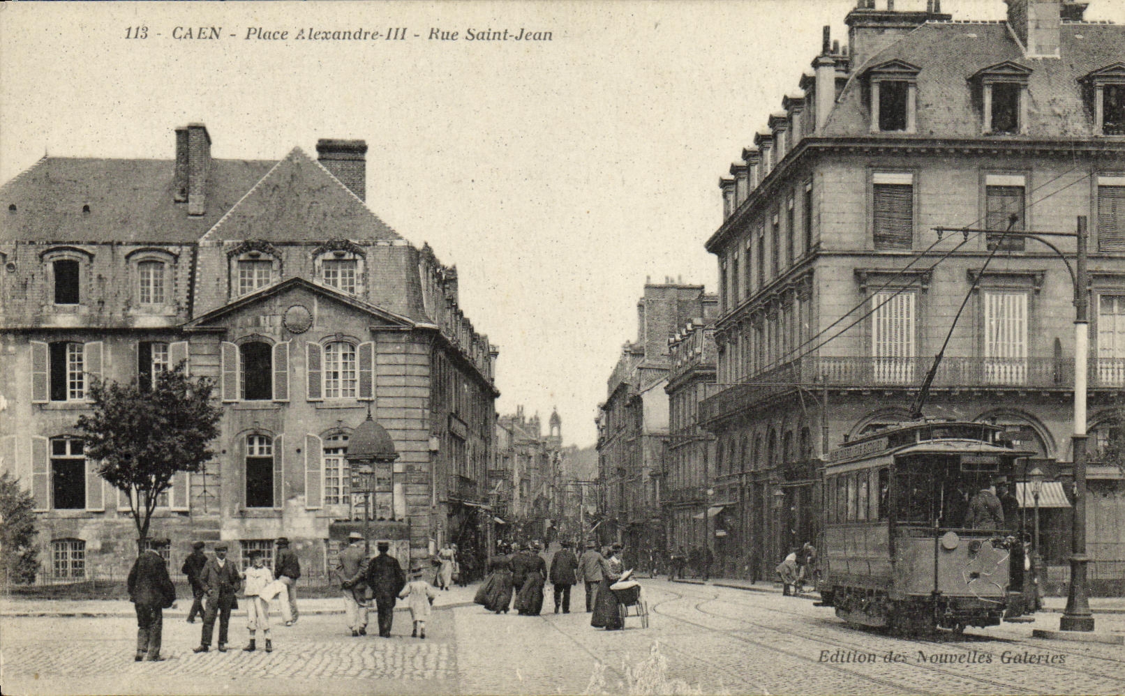 CPA Caen La Place Alexandre III Rue Saint Jean Tramway