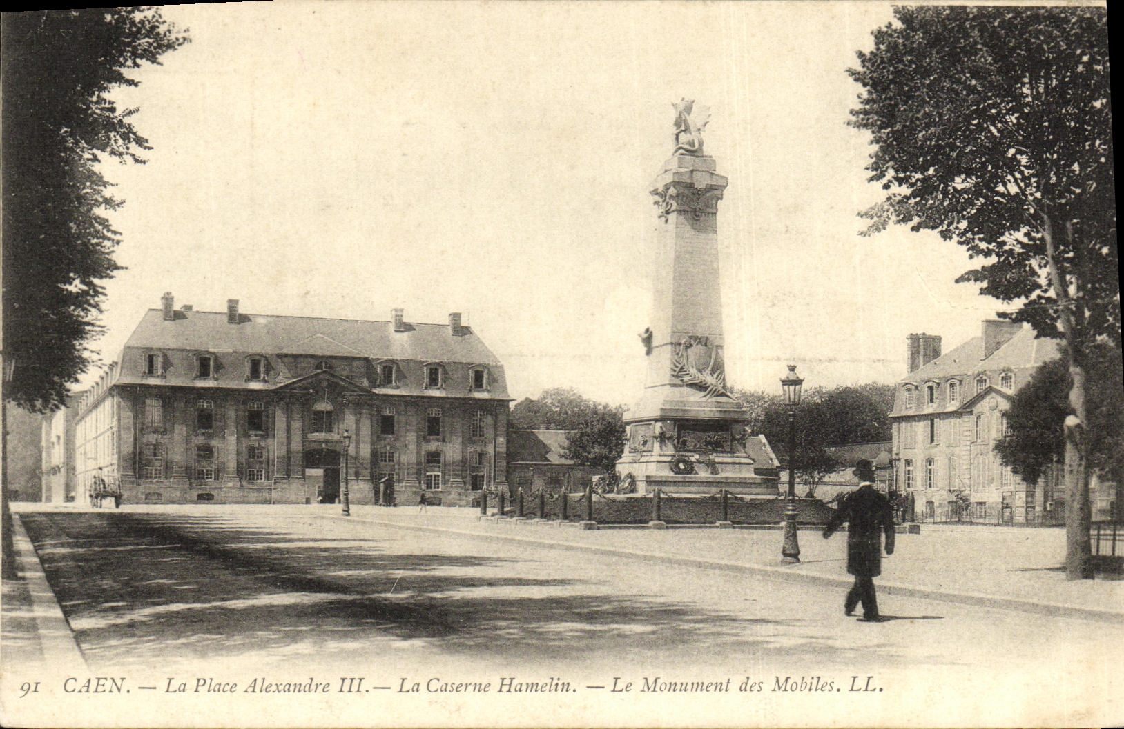CPA Caen La Place Alexandre III Caserne Hamelin et Monument Militaria