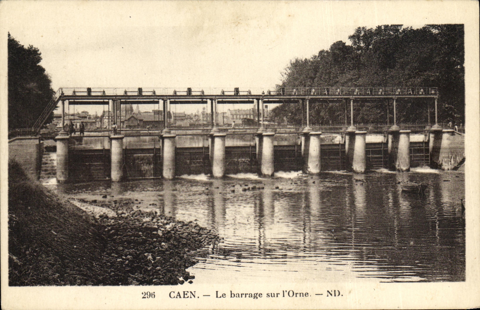 CPA Caen Le barrage sur L Orne