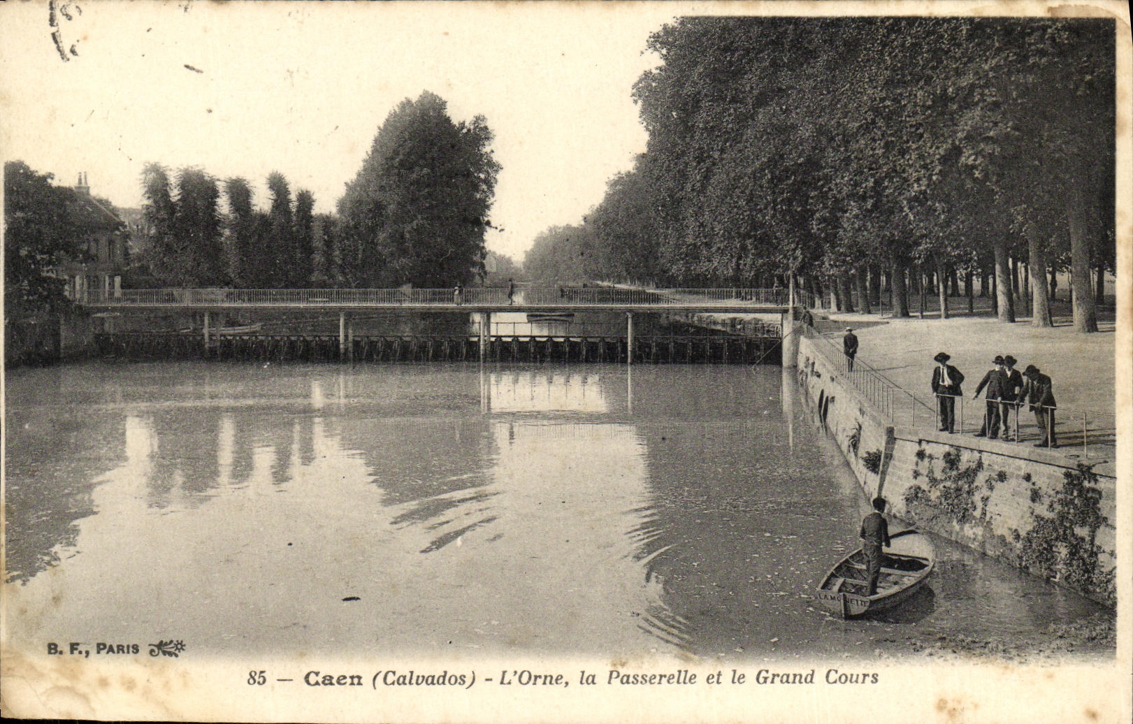 CPA Caen L Orne La Passerelle et le Grand Cours
