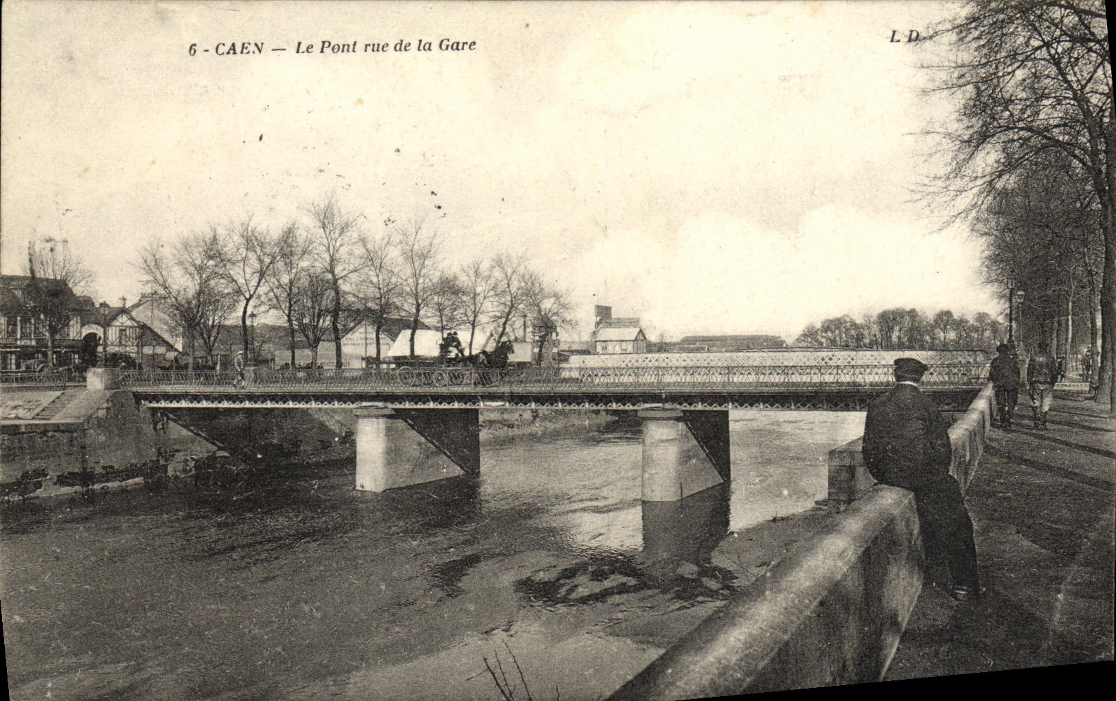 CPA Caen Le Pont rue de la Gare
