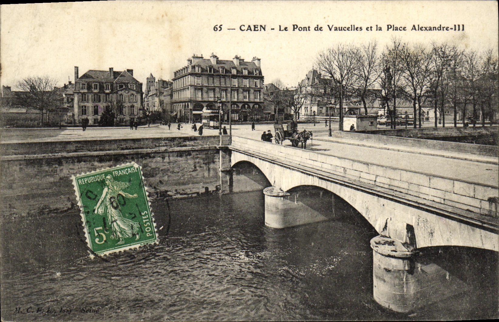 CPA Caen Le Pont de Vaucelles et la place Alexandre III