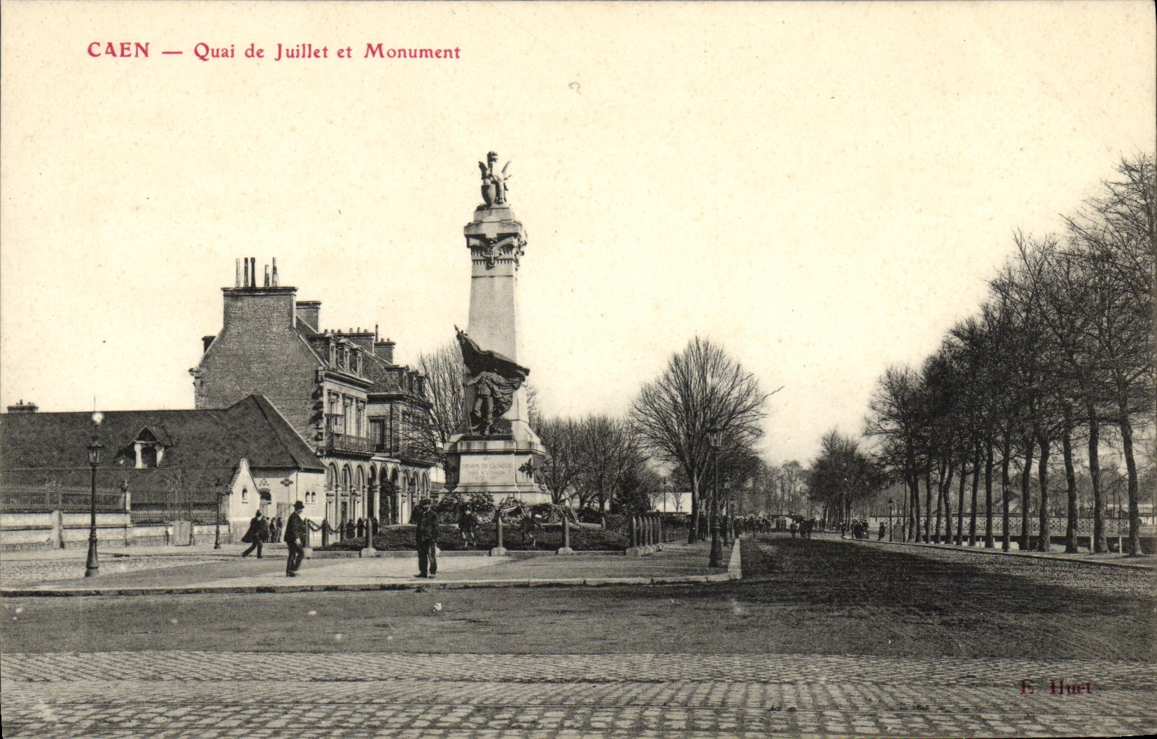 CPA Caen Quai de Juillet et Monument