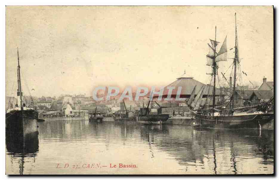 CPA Caen Le Bassin Bateaux