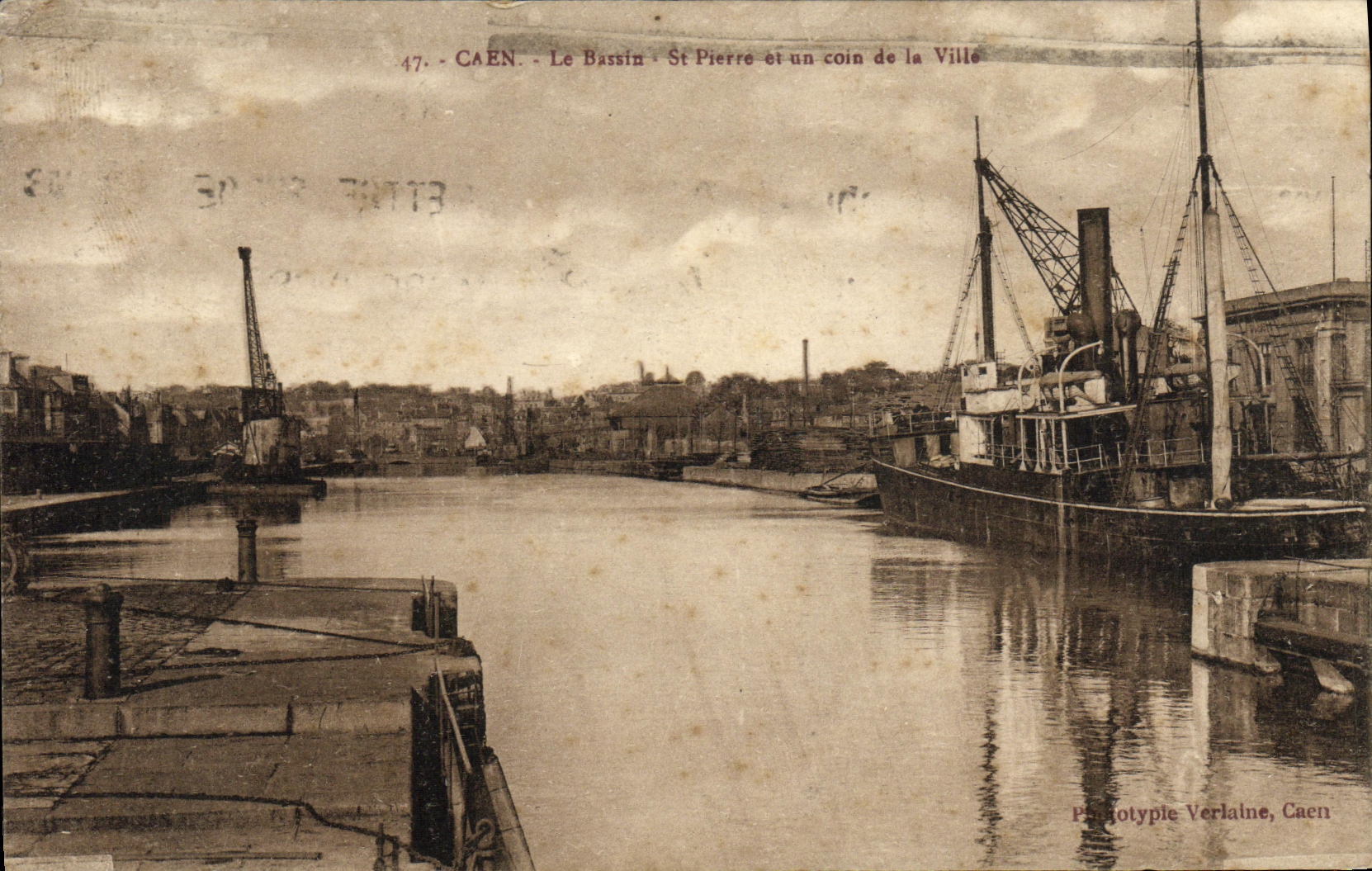 Caen - Le Bassin Saint-Pierre et un coin de la Ville — Phototypie Verlaine, Caen