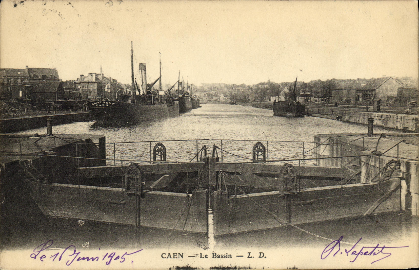 CPA Caen Le Bassin Bateau Saint Remy Caen 