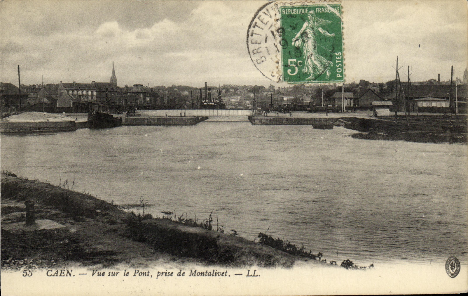 CPA Caen Vue sur le Pont prise de Montalivet