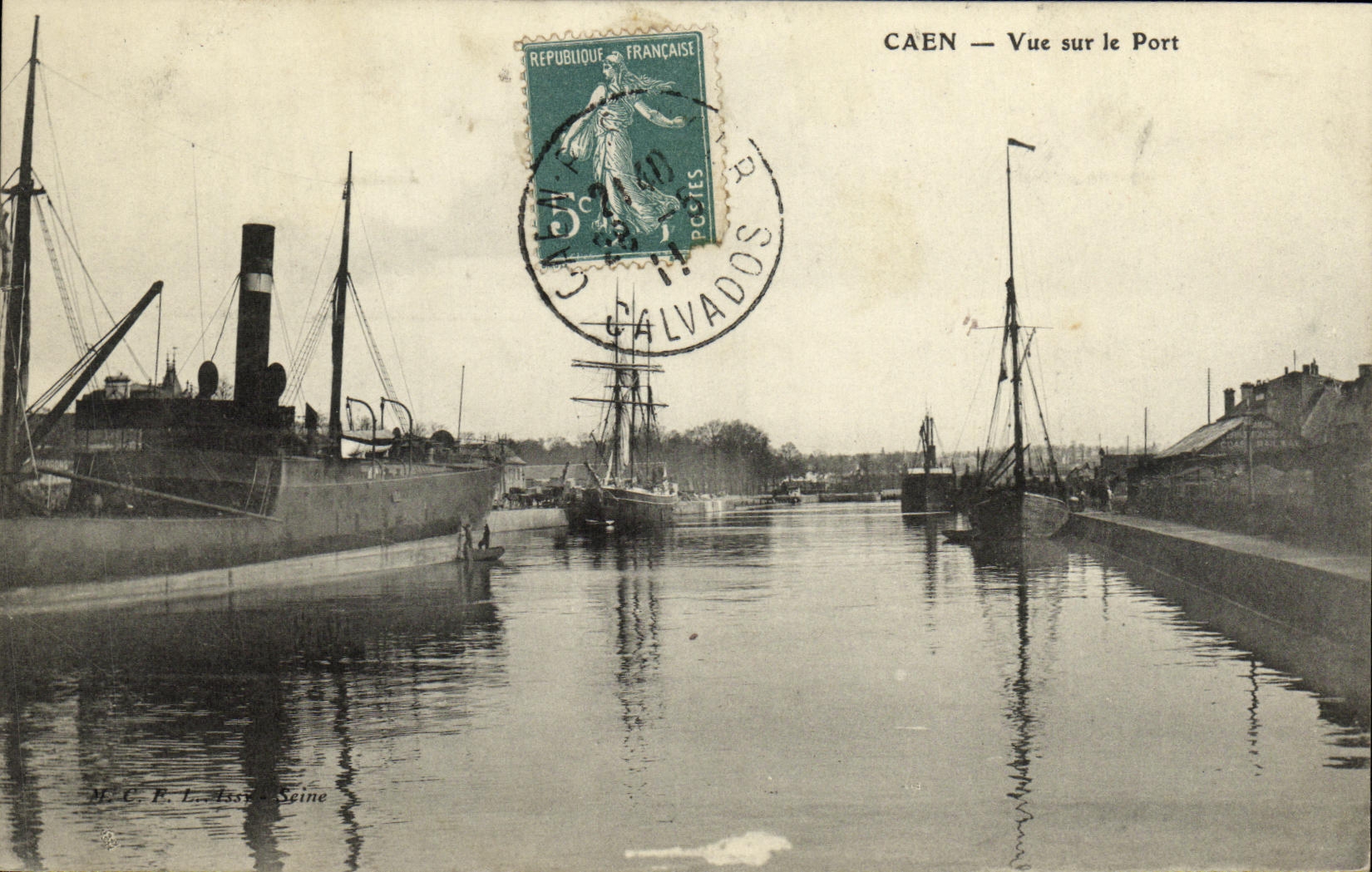 CPA Caen Vue sur le Port Bateaux
