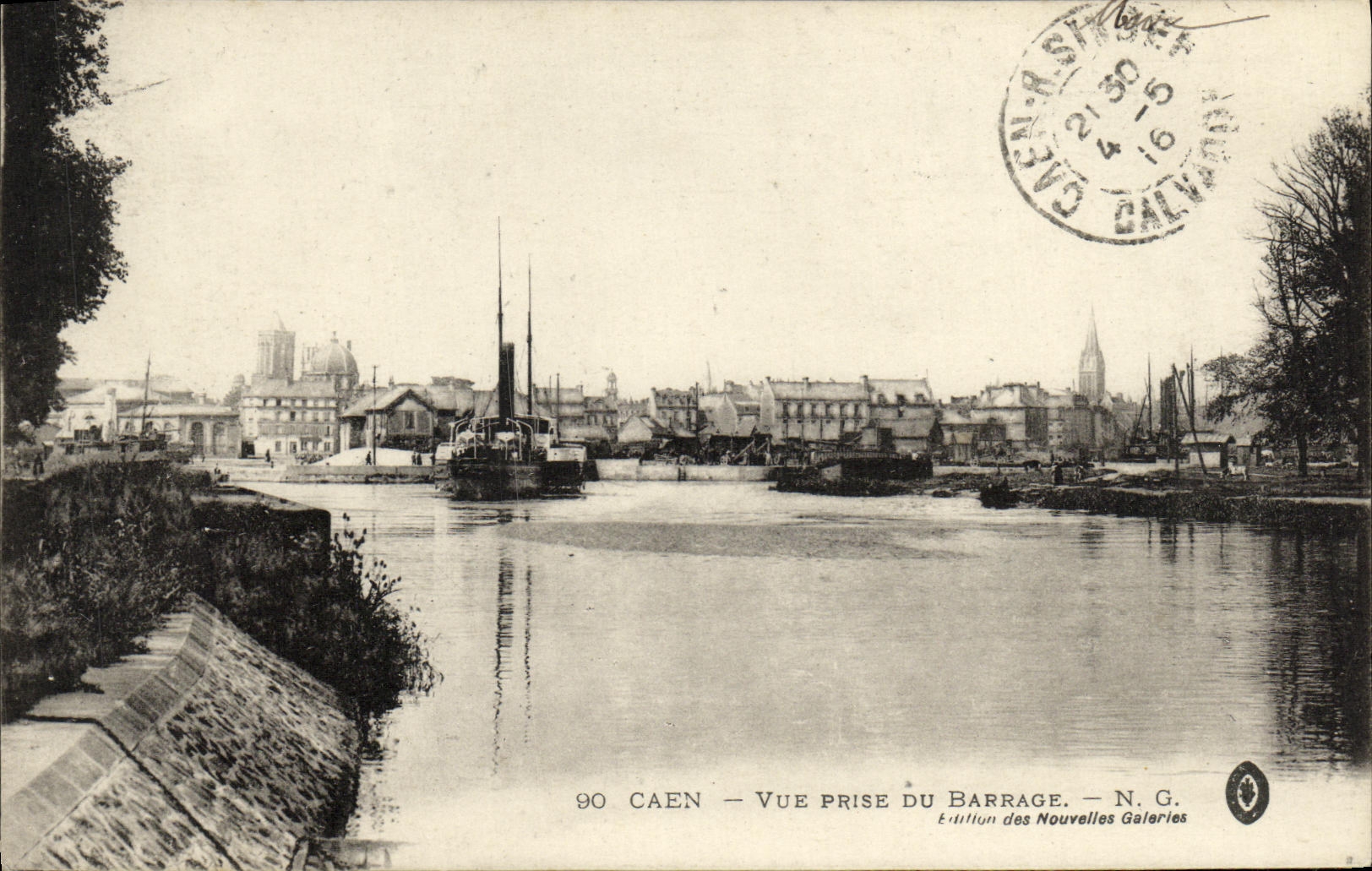 CPA Caen Vue prise du Barrage Bateaux
