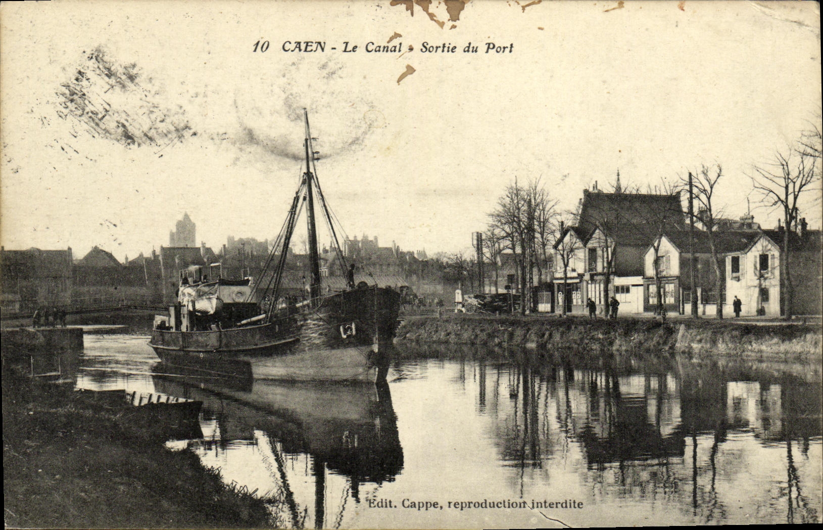 CPA Caen Le Canal Sortie du Port Bateau