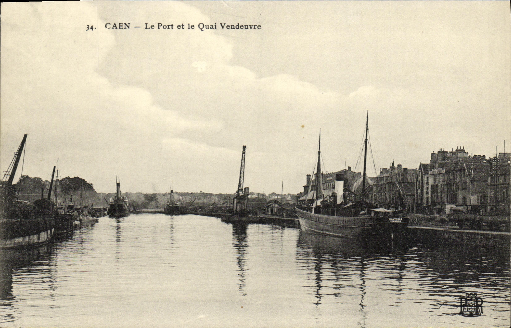 CPA Caen Le Port et le Quai Vendeuvre Bateaux