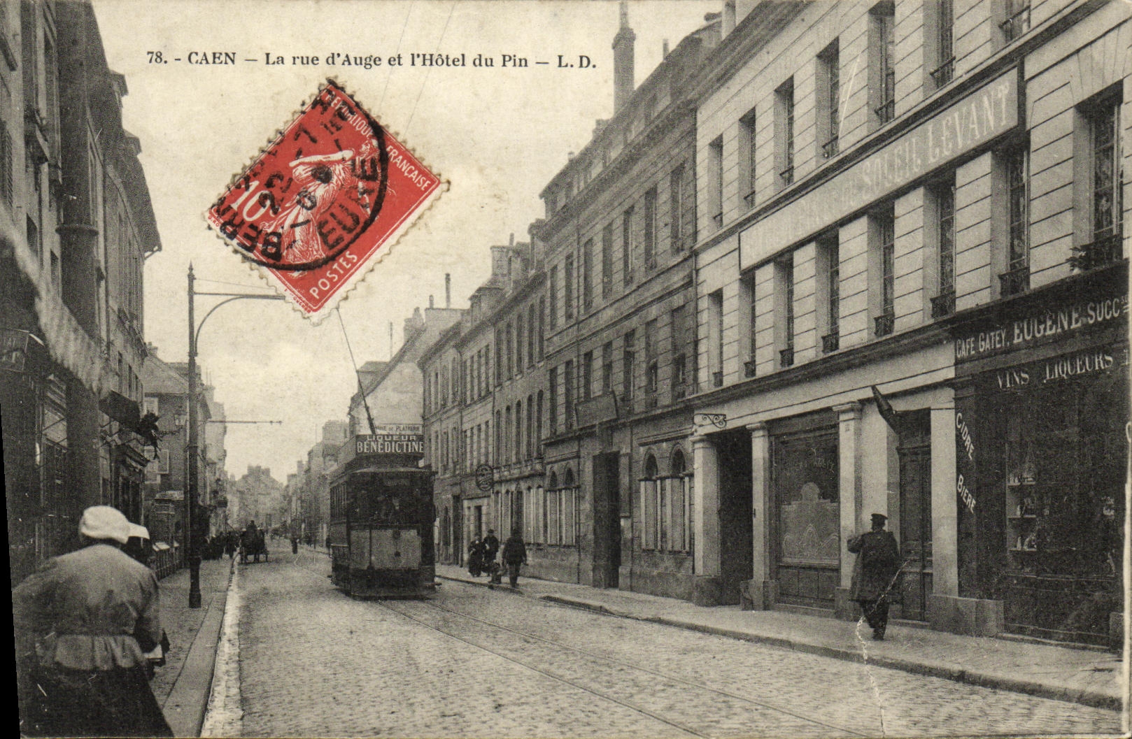 CPA Caen La Rue d Auge et l Hotel du Pin Tramway Publicite Liqueur Benedictine