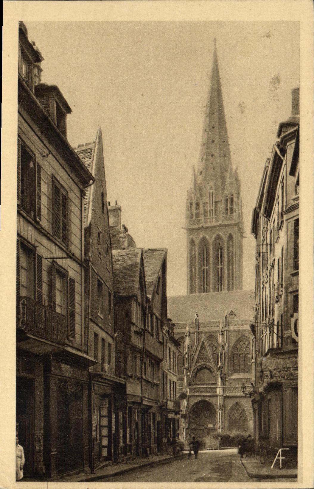 CPA Caen Rue Montoir Poisonnerie