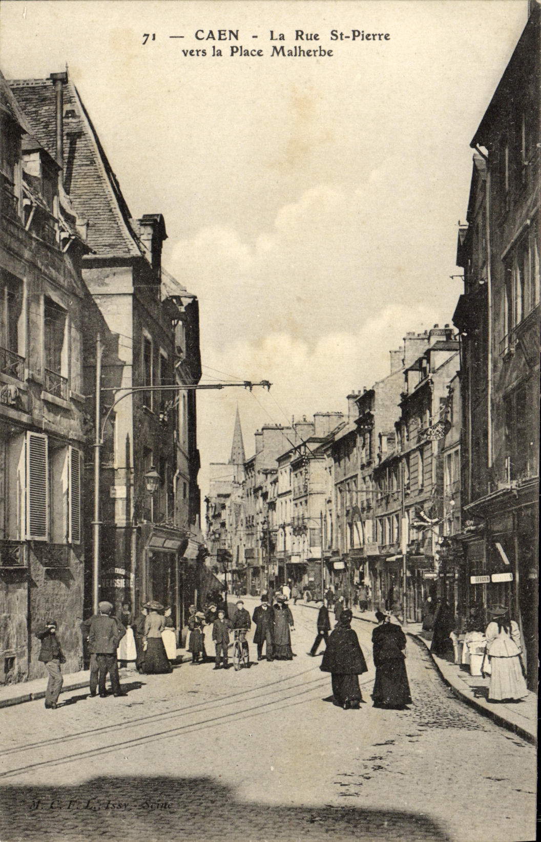 CAEN - La Rue St-Pierre vers la Place Malherbe — M. L. F. L. Issy - Soite
