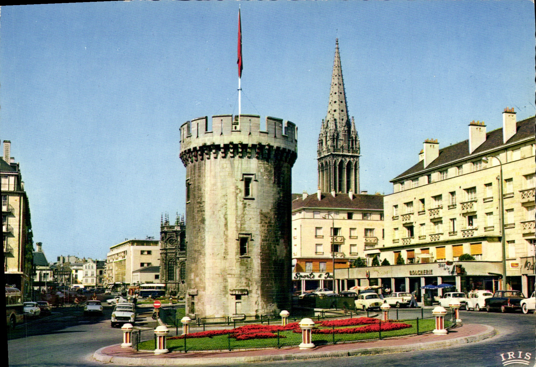 CPM Caen Tour Le Roy Ancinne Tour de l enceinte de la Ville et le clocher de l eglise Saint Pierre