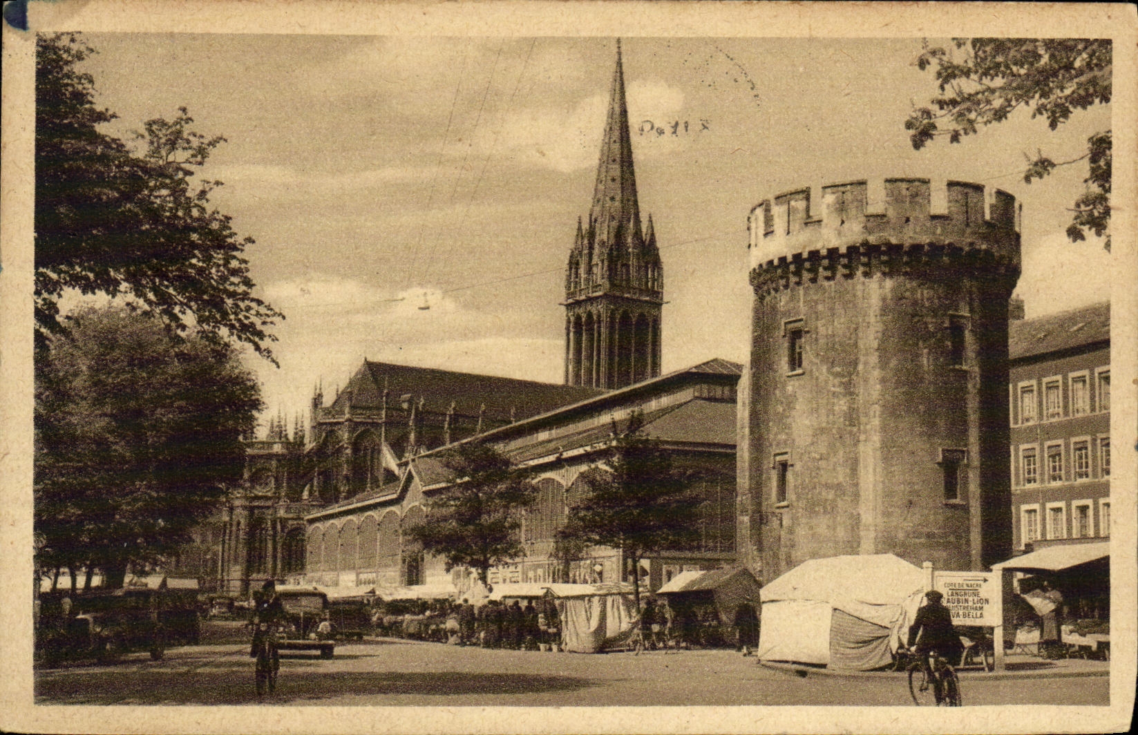 CPA Caen La Tour Leroy le Marche et l Eglise St Pierre