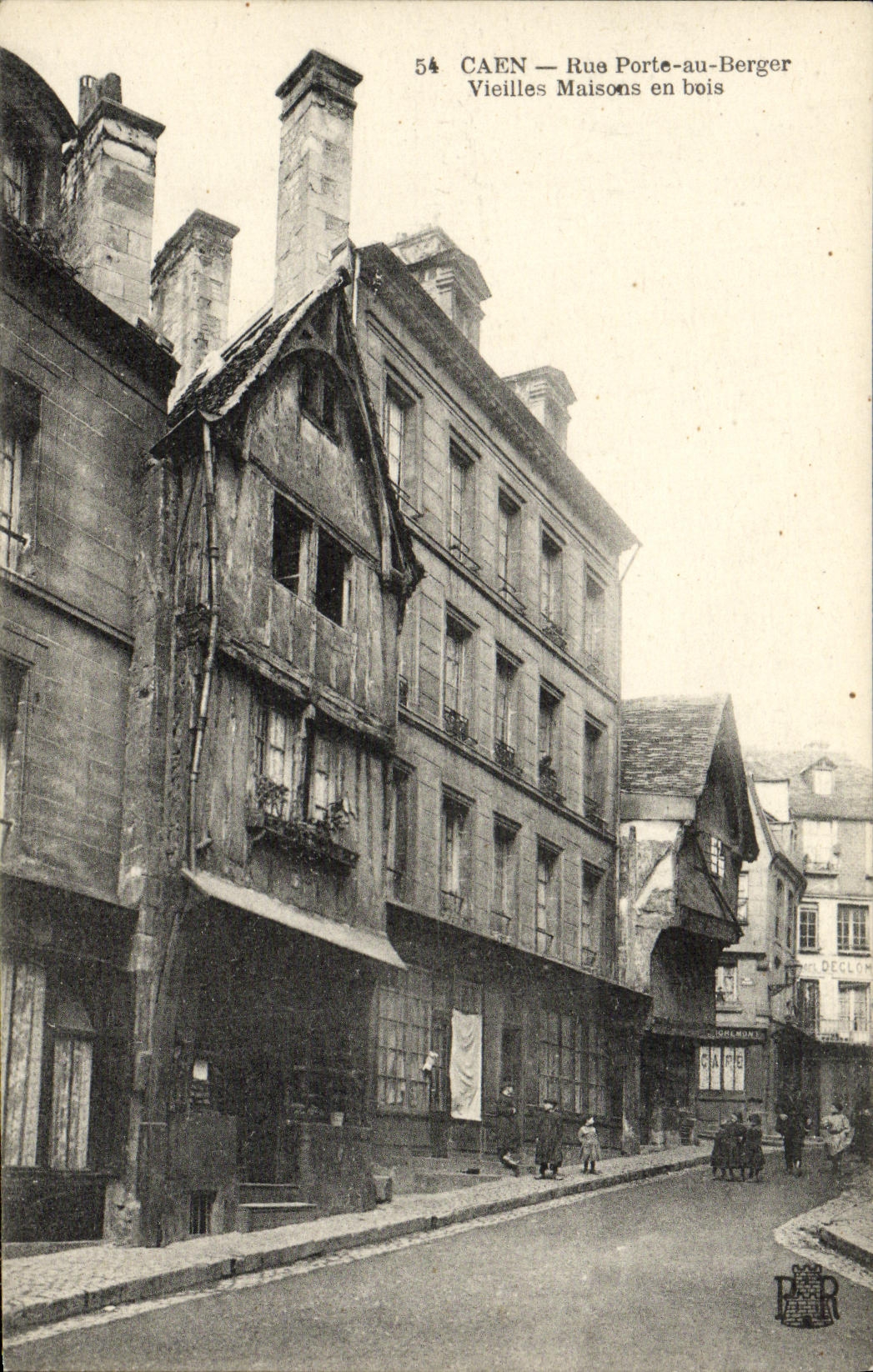 CAEN — Rue Porte-au-Berger — Vieilles Maisons en bois — Déclom