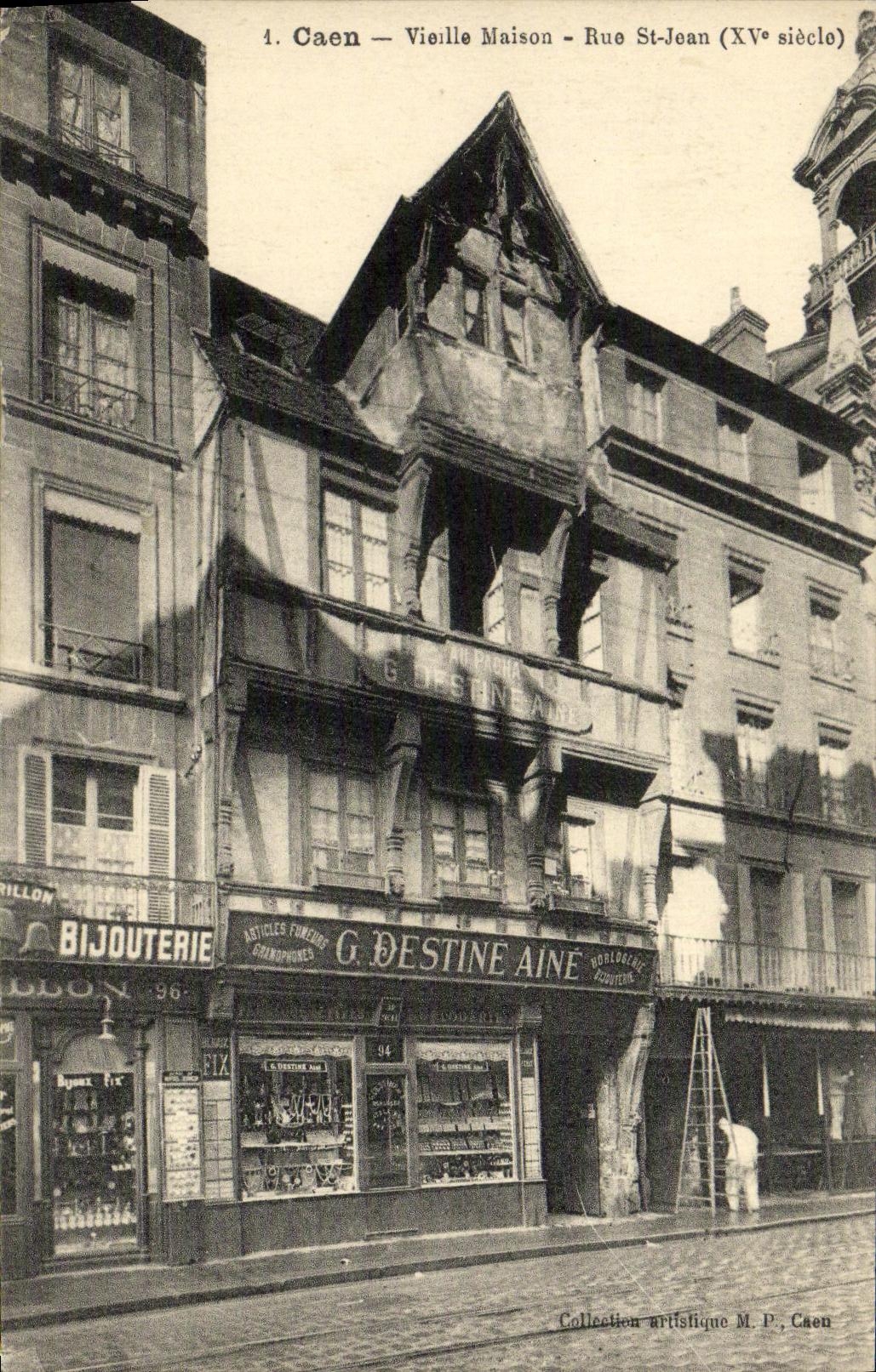 CPA Caen Vieille Maison Rue St Jean Destine Aine Bijouterie