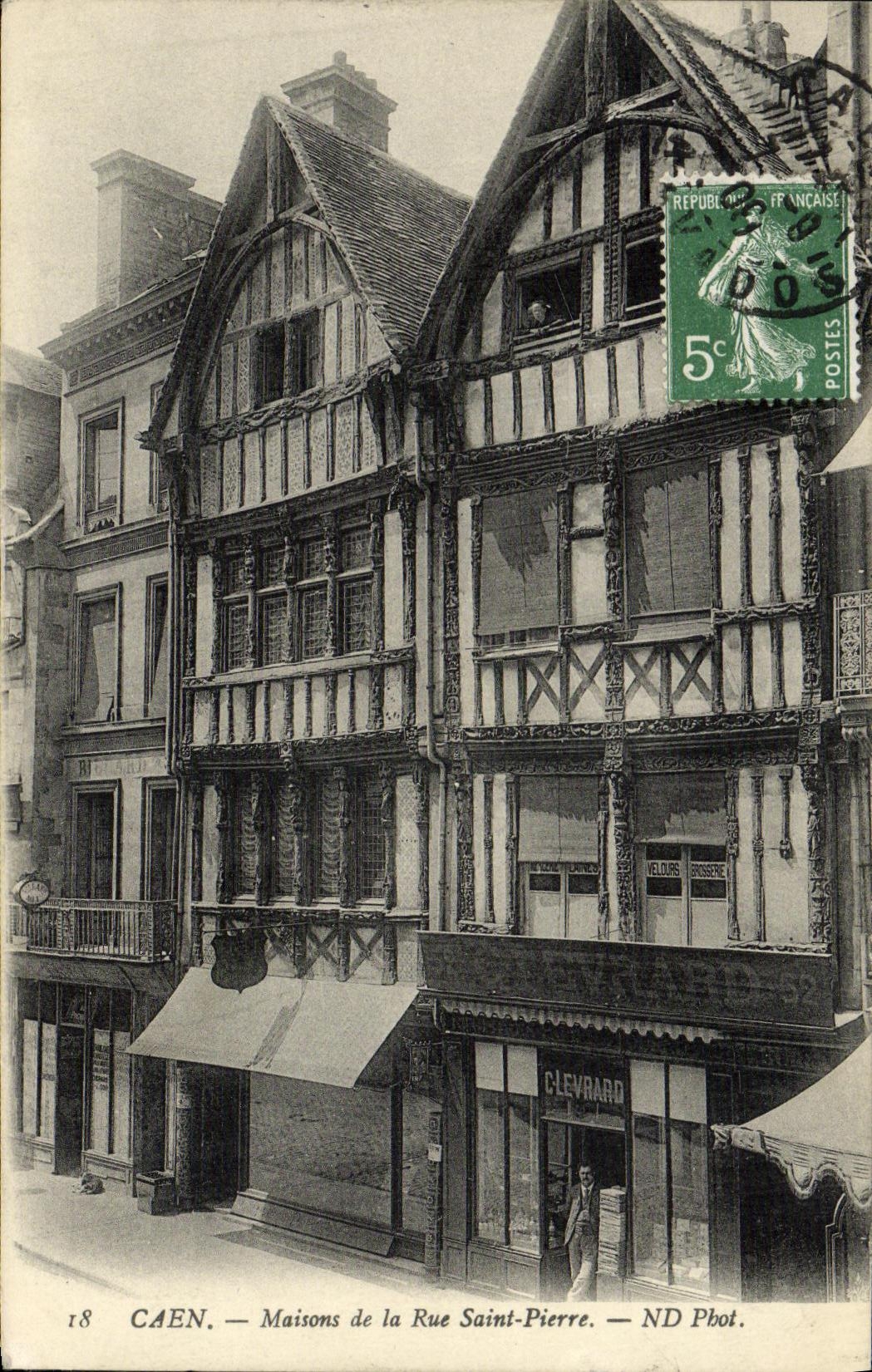 CPA Caen Vieilles Maisons Rue Saint Pierre Levrard