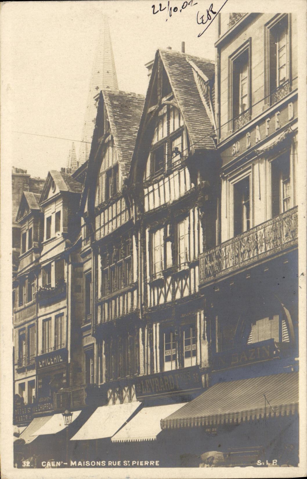 CPA Caen Maison de Bois rue Saint Pierre Levrard