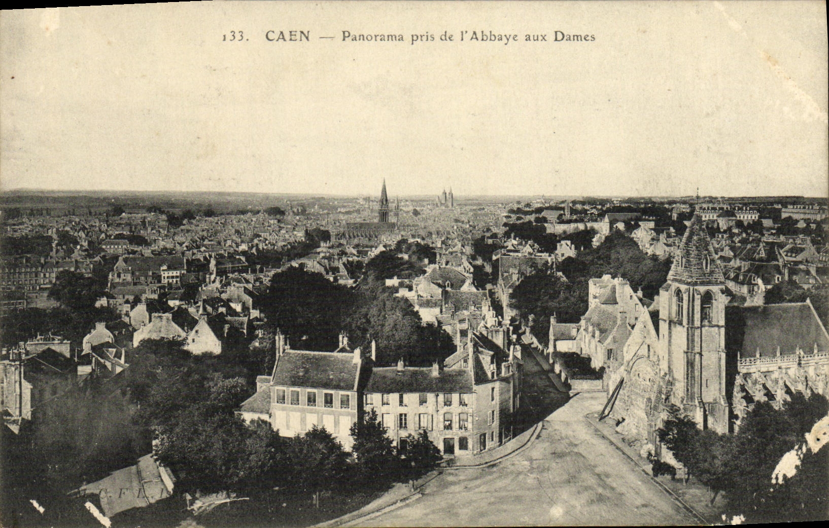 CAEN — Panorama pris de l'Abbaye aux Dames — Éditeur anonyme, n° 133