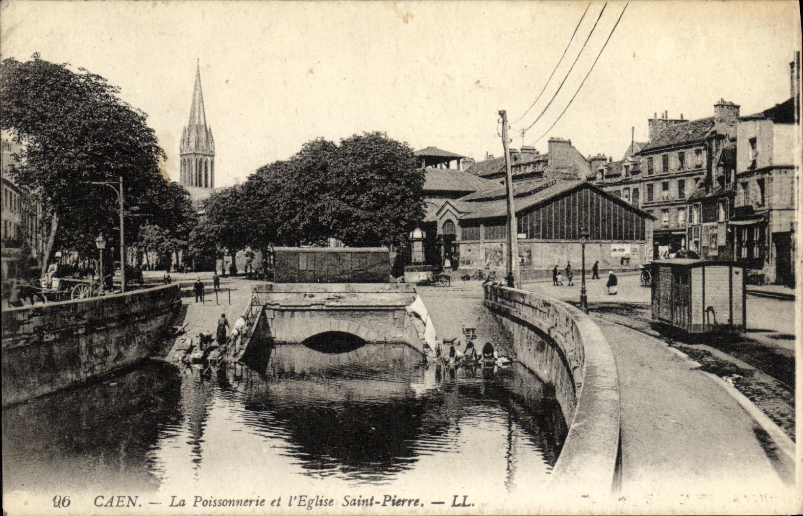 CPA Caen La Poissonnerie et l Eglise Saint Pierre Lavandieres