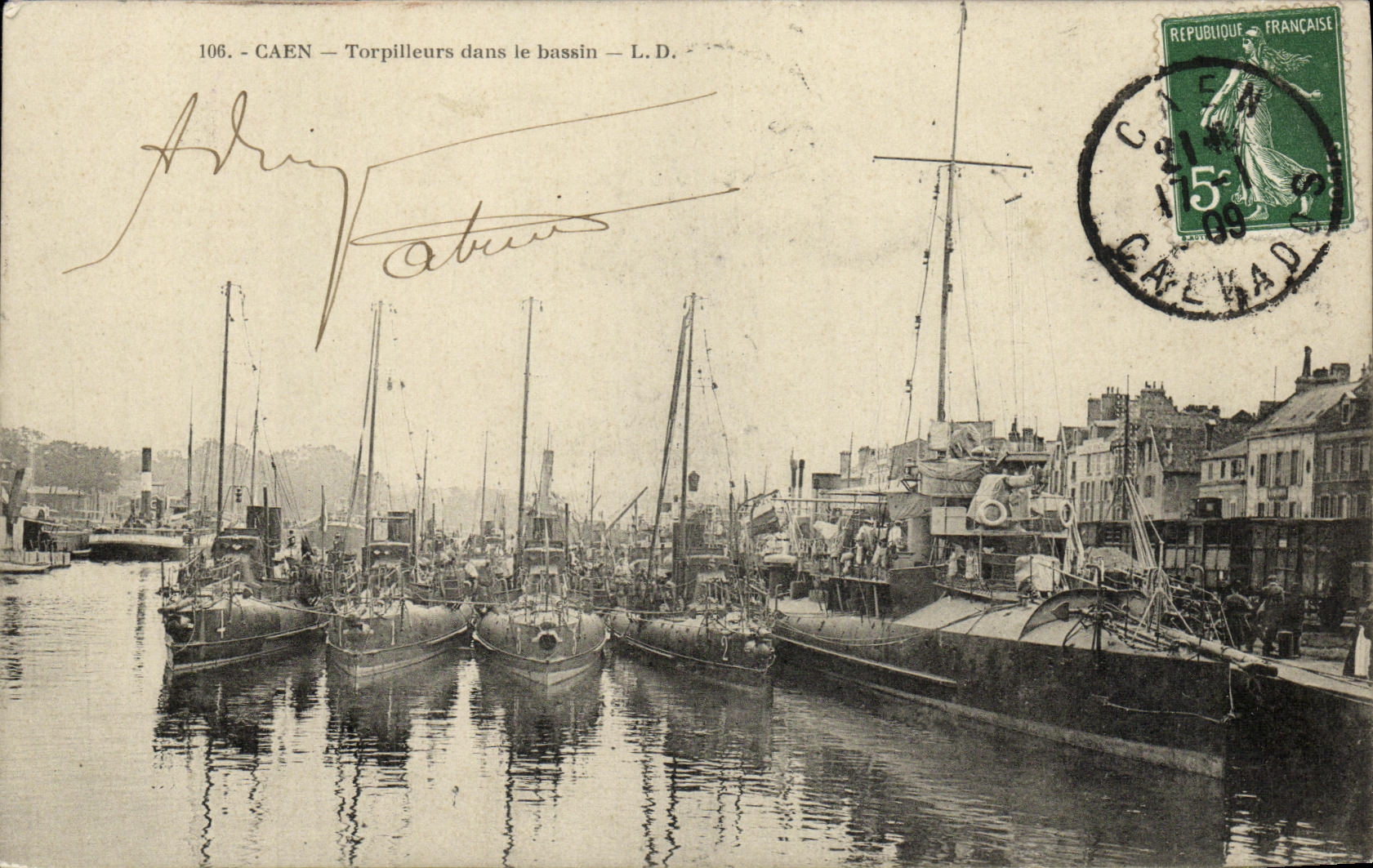 CAEN — Torpilleurs dans le bassin — L.D.