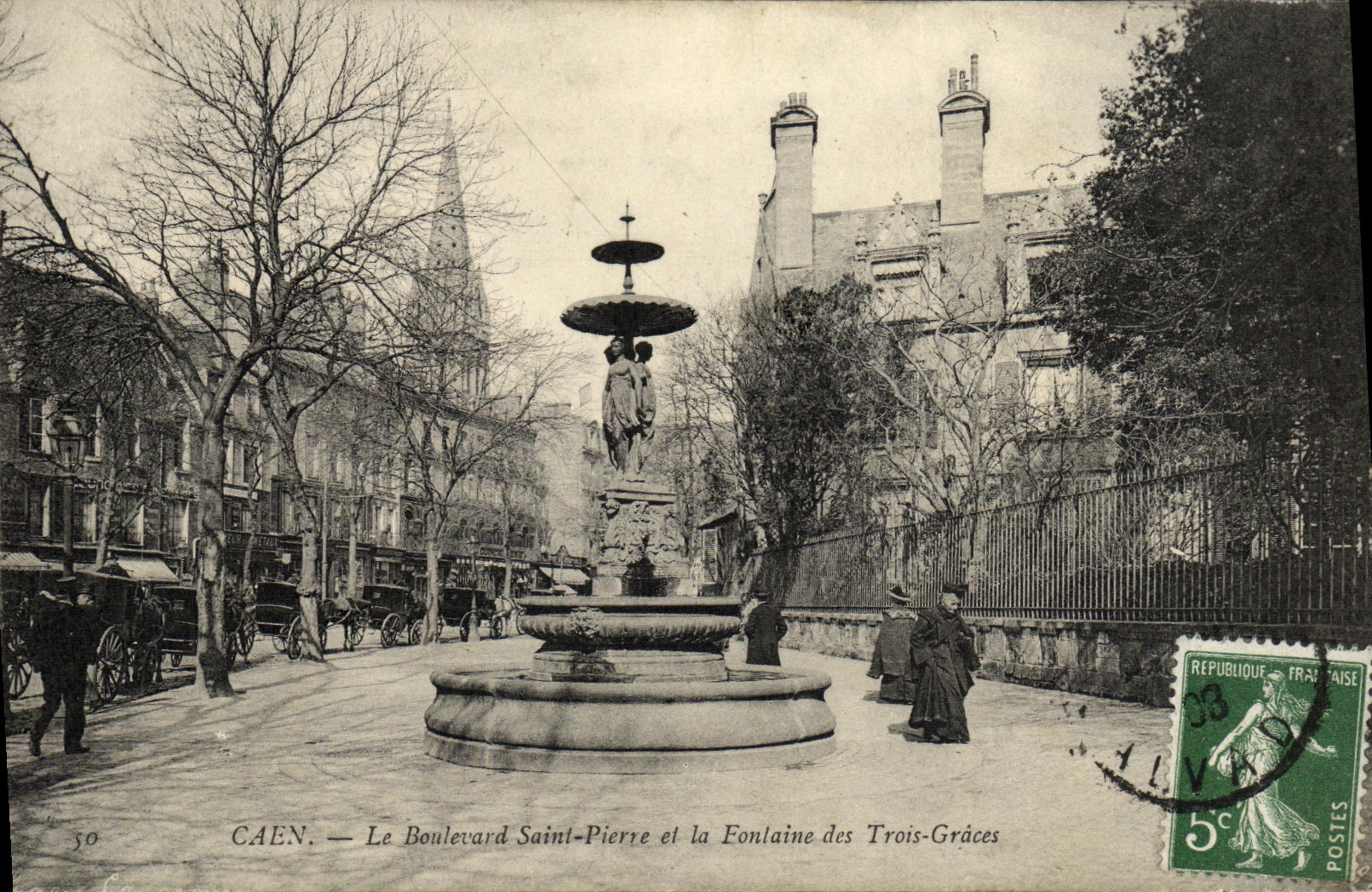 CPA Caen Le Boulevard St Pierre et la Fontaine des Trois Graces