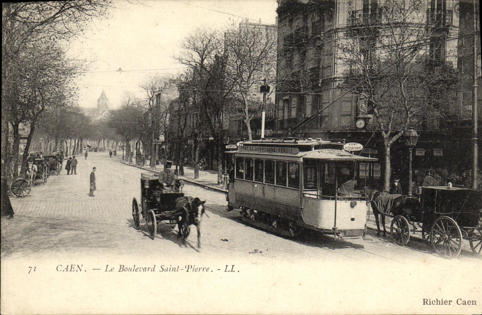 CPA Caen Le Boulevard Saint Pierre Tramway Caleche