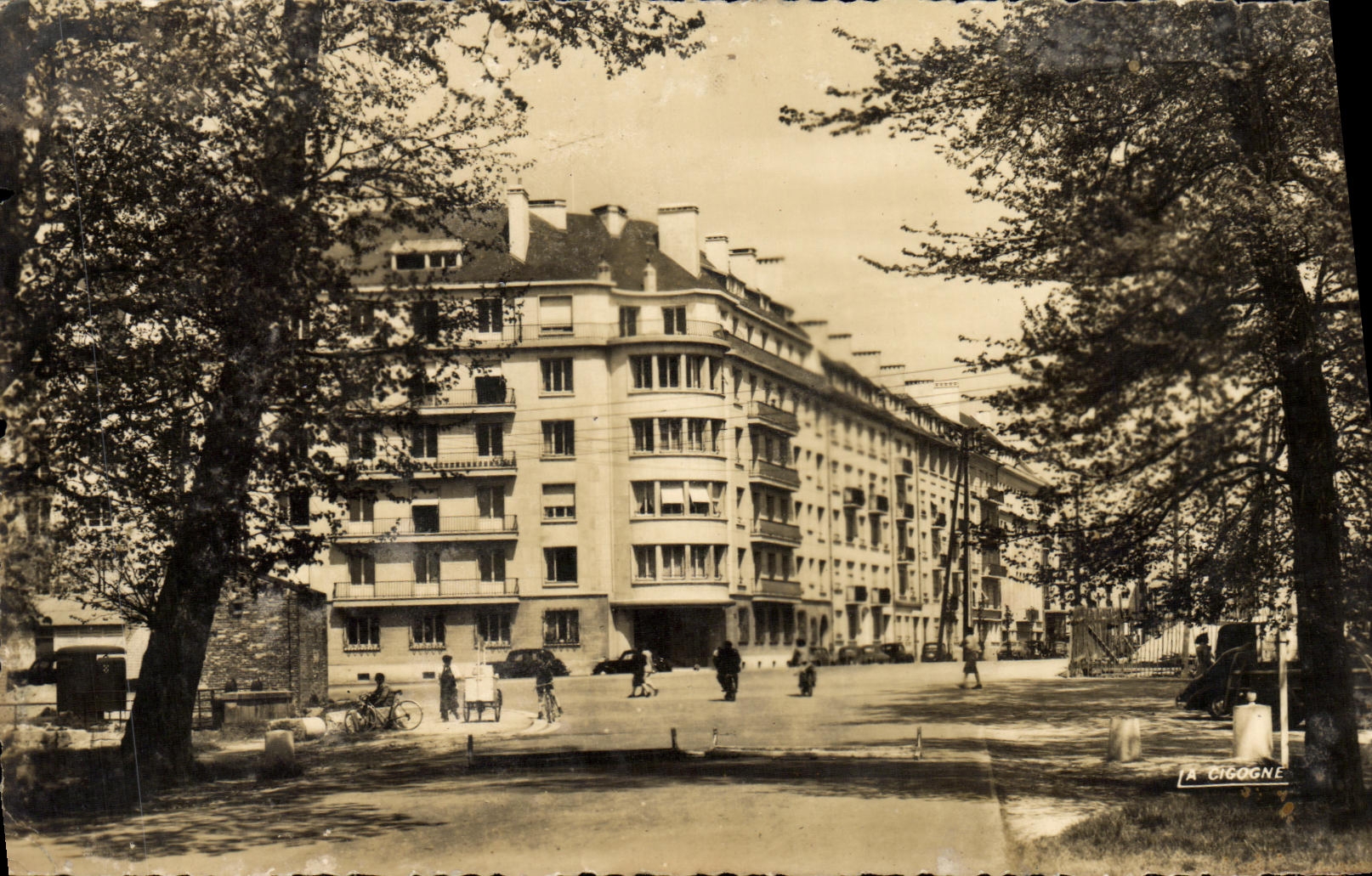 CPM Caen Avenue Madame de Sevigne