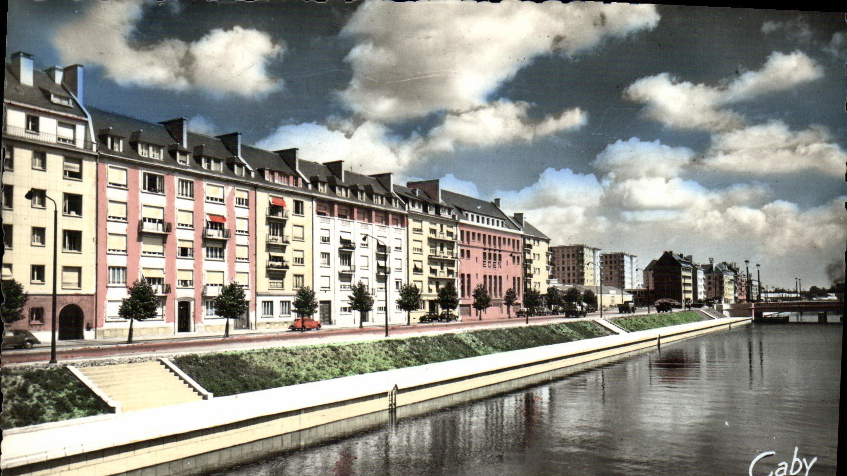 CPM Caen Promenade de Sevigne