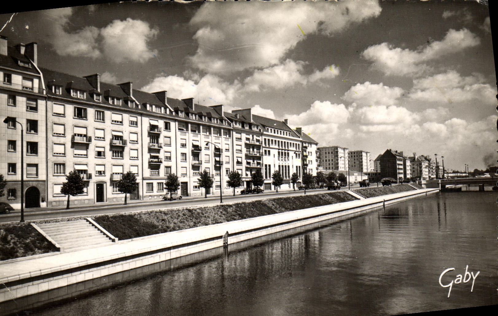 CPM Caen Promenade de Madame de Sevigne