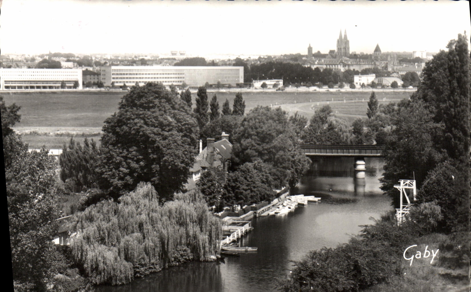 CPM Caen Vue d ensemble La riviere et le lycee