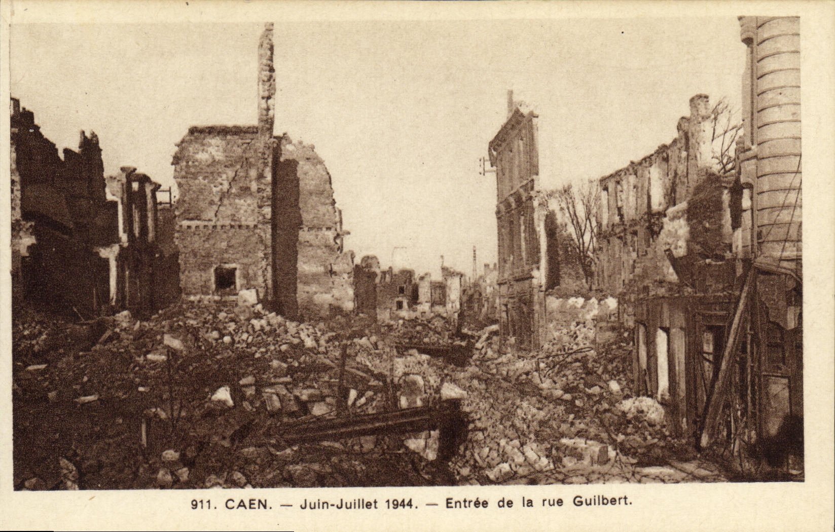 Caen — Ruines de la rue Guilbert — Juin-Juillet 1944 — Édition R. Delassalle