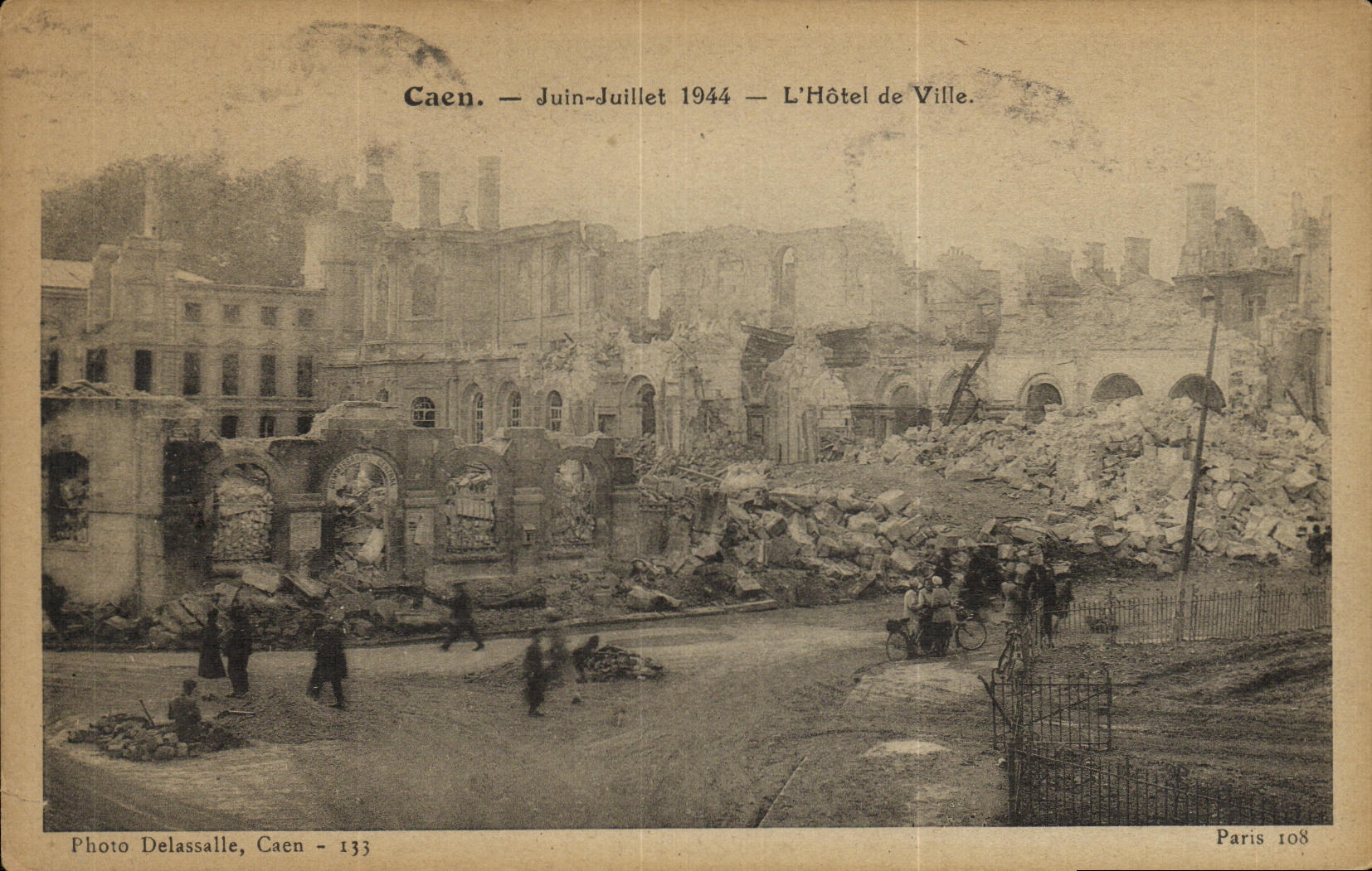 CPA Caen Juin Juillet 1944 L Hotel de Ville Militaria