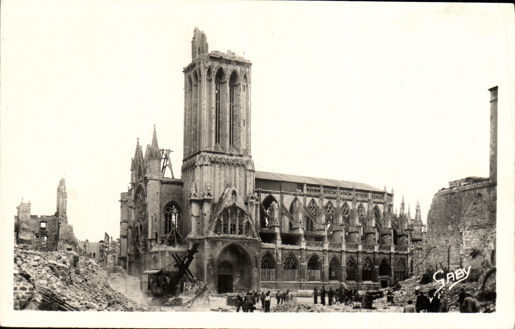 CPA Caen L Eglise Saint Pierre Militaria