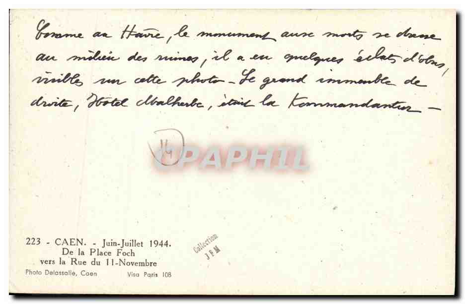 Caen — Place Foch — Monument aux Morts au milieu des ruines — Photo Delassalle — Verso