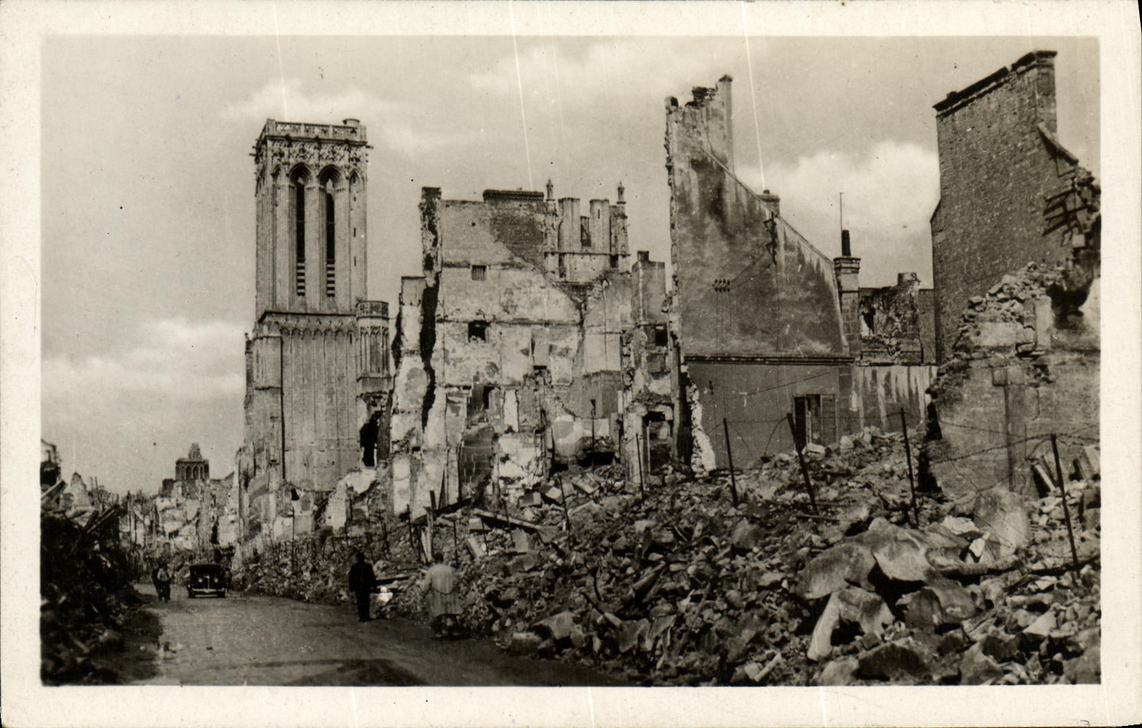 Caen — Ruines après les combats — Photo Delassalle, n°243