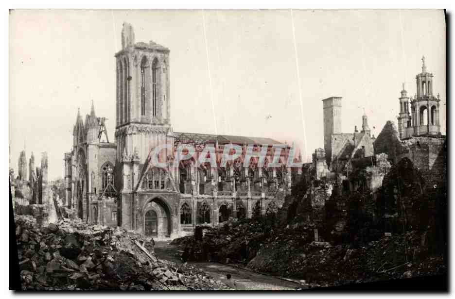 CPA Caen Rue et Eglise St Pierre Militaria