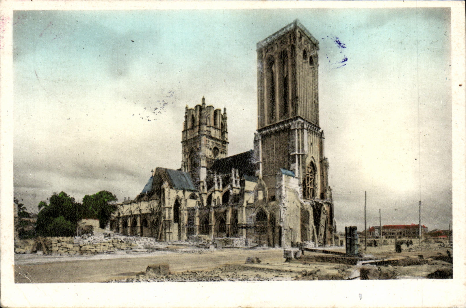 CPA Caen Ex centre de la Ville Eglise Saint Jean et Rue Saint Jean Militaria