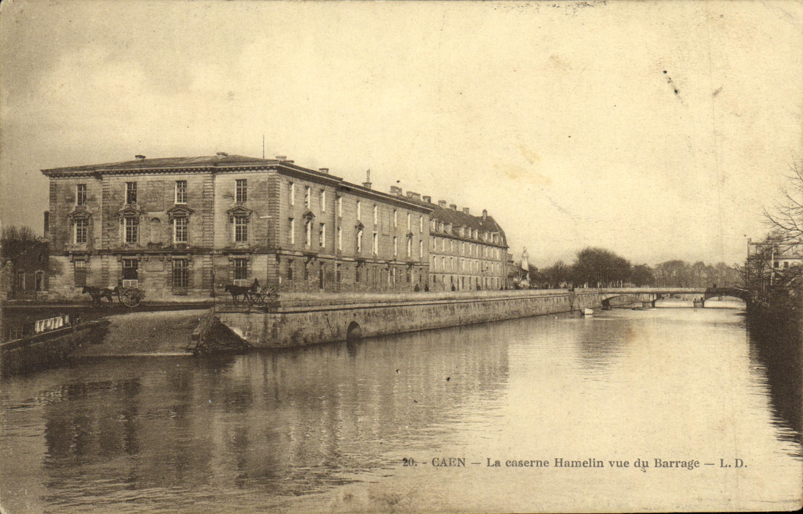 CPA Caen La Caserne Hamelin vur du Barrage Militaria