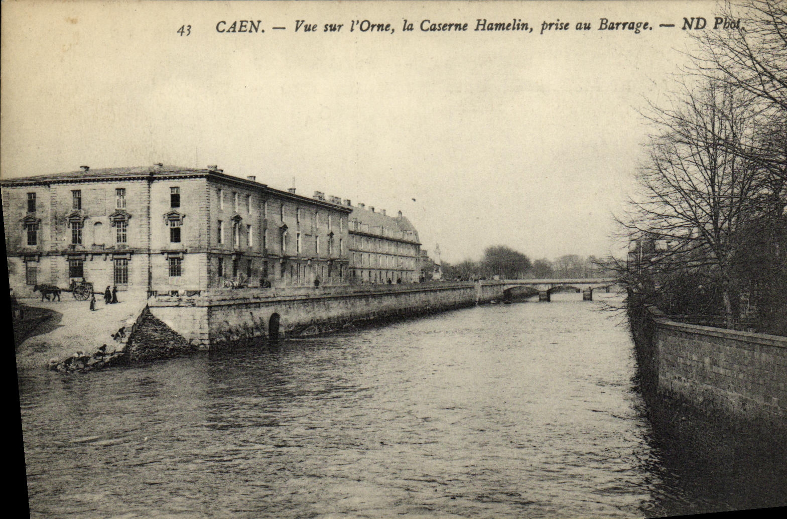 CPA Caen Vue sur l Orne la Caserne Hamelin prise au Barrage Militaria