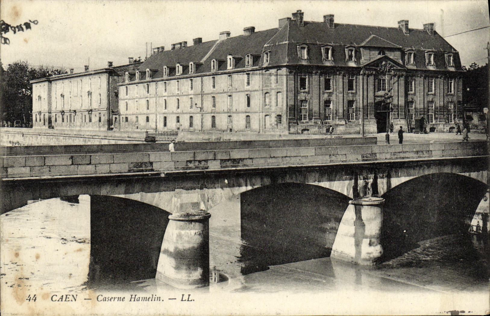 Caen — Caserne Hamelin — LL.
