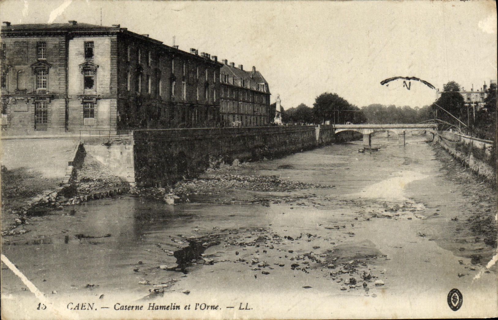 CPA Caen Caserne Hamelin et l Orne