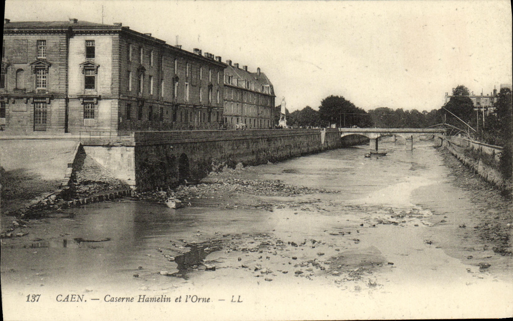 CPA Caen Caserne Hamelin et l Orne Militaria